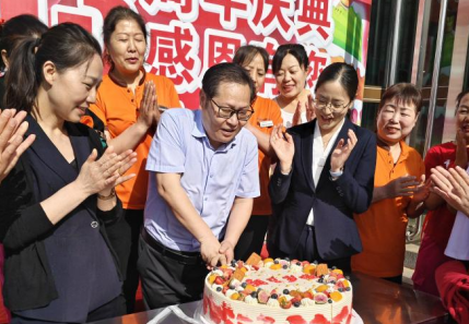 一路耕耘  十三載繪就發(fā)展圖；石董慰問(wèn)  啟新程共譜新華章