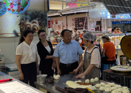 躬身一線(xiàn)  石董慰問(wèn)鼓干勁；淡季突圍  齊心協(xié)力創(chuàng  )佳績(jì)